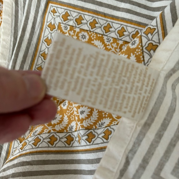 Williams Sonoma-Pattern Tablecloth in gold/grey/cream Paisley Print-100% cotton - Picture 7 of 9